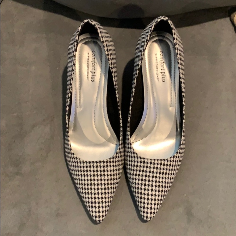 Houndstooth pumps